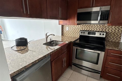 Appartement à louer à North Miami Beach, Floride: 1 chambre, 61.13 m2 № 1946418 - photo 3