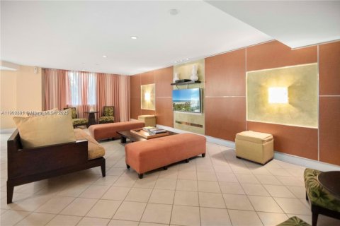 Купить кондоминиум в Майами, Флорида 2 спальни, 108.51м2, № 1952298 - фото 21