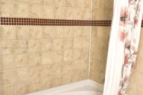 Купить кондоминиум в Майами, Флорида 2 спальни, 108.51м2, № 1952298 - фото 7