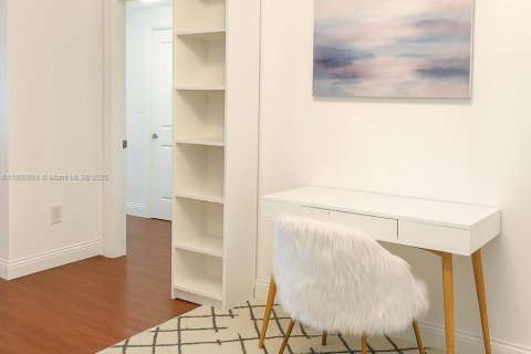 Купить кондоминиум в Майами, Флорида 2 спальни, 108.51м2, № 1952298 - фото 3