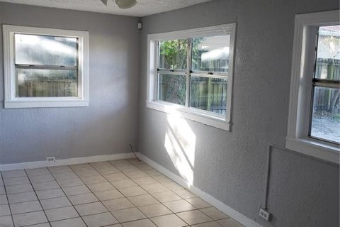 Villa ou maison à louer à Tampa, Floride: 3 chambres, 89.56 m2 № 1878175 - photo 2