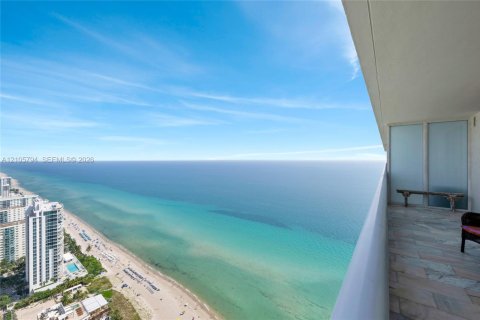 Condo in Hallandale Beach, Florida, 2 bedrooms № 2414113