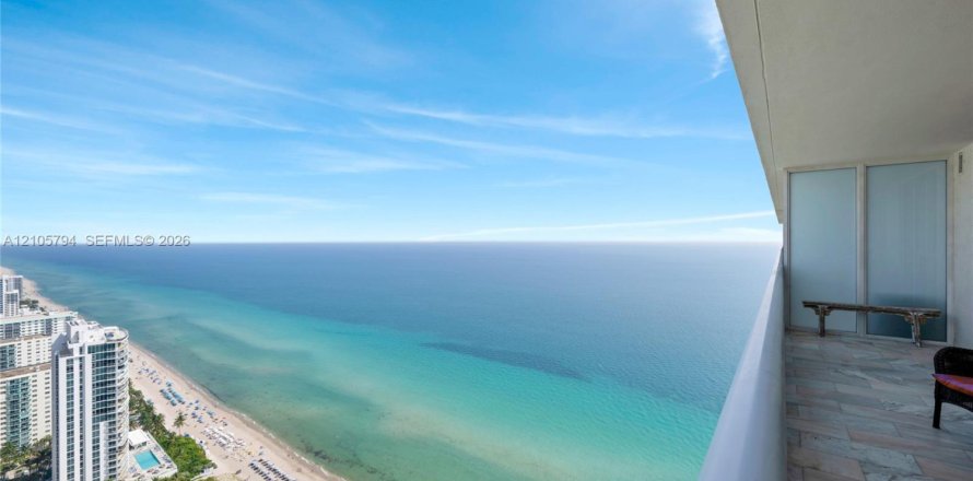 Condo in Hallandale Beach, Florida, 2 bedrooms № 2414113