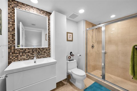 Condo in Hallandale Beach, Florida, 2 bedrooms № 2414113 - photo 26
