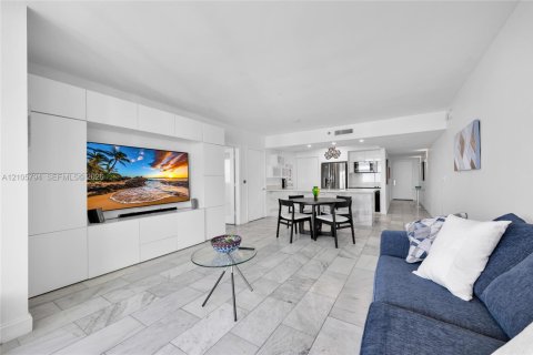 Condo in Hallandale Beach, Florida, 2 bedrooms № 2414113 - photo 6