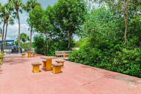 Condo in Saint Petersburg, Florida, 2 bedrooms № 2378317 - photo 15