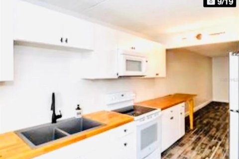 Condo in Saint Petersburg, Florida, 2 bedrooms № 2378317 - photo 3