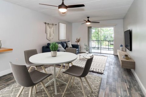 Condo in Saint Petersburg, Florida, 2 bedrooms № 2378317 - photo 7