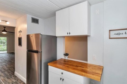 Condo in Saint Petersburg, Florida, 2 bedrooms № 2378317 - photo 5