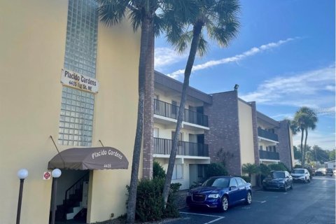 Condo in Saint Petersburg, Florida, 2 bedrooms № 2378317 - photo 2