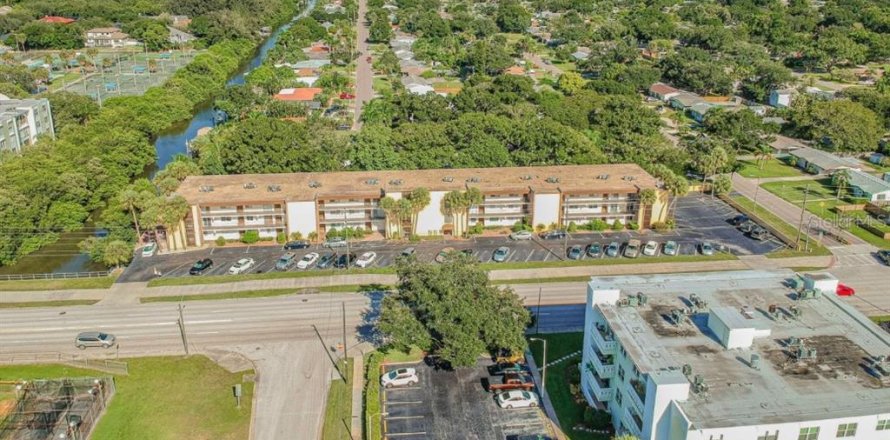 Condo in Saint Petersburg, Florida, 2 bedrooms № 2378317