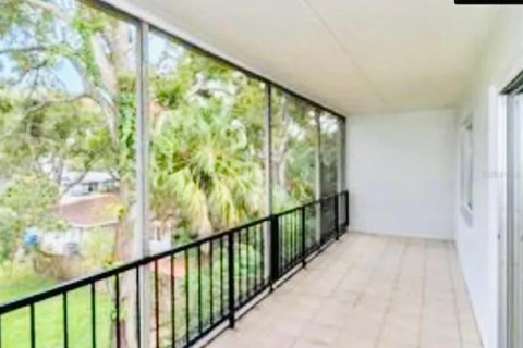 Condo in Saint Petersburg, Florida, 2 bedrooms № 2378317 - photo 14