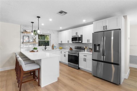 Villa ou maison à vendre à Largo, Floride: 3 chambres, 127.65 m2 № 2418597 - photo 2