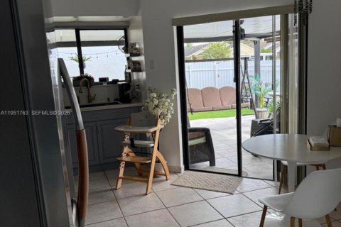 Снять в аренду виллу или дом в Пемброк-Пайнс, Флорида 2 спальни, 104.98м2, № 2006274 - фото 9