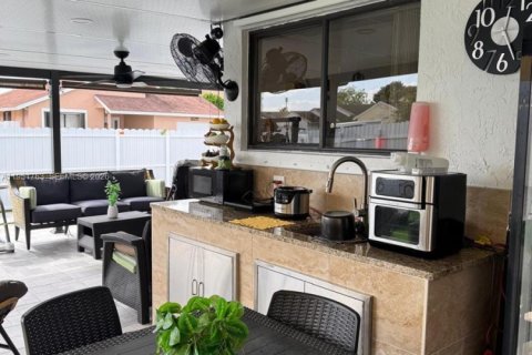 Снять в аренду виллу или дом в Пемброк-Пайнс, Флорида 2 спальни, 104.98м2, № 2006274 - фото 7