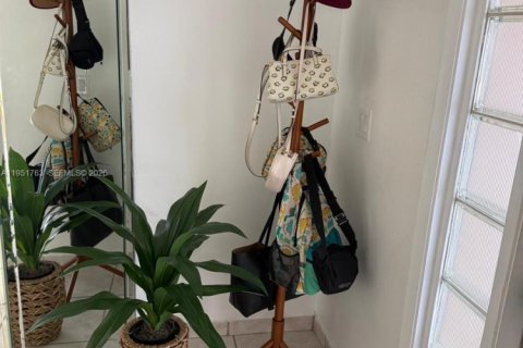 Снять в аренду виллу или дом в Пемброк-Пайнс, Флорида 2 спальни, 104.98м2, № 2006274 - фото 27