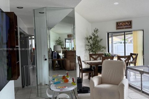 Снять в аренду виллу или дом в Пемброк-Пайнс, Флорида 2 спальни, 104.98м2, № 2006274 - фото 11