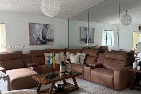 Снять в аренду виллу или дом в Пемброк-Пайнс, Флорида 2 спальни, 104.98м2, № 2006274 - фото 10