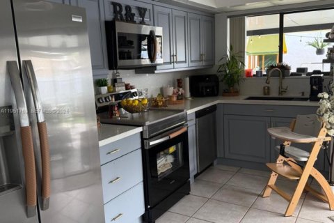 Снять в аренду виллу или дом в Пемброк-Пайнс, Флорида 2 спальни, 104.98м2, № 2006274 - фото 19