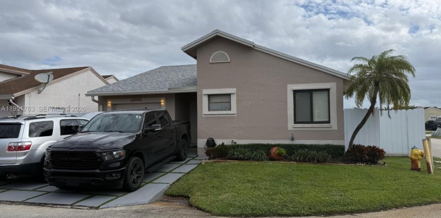 Дом в Пемброк-Пайнс, Флорида 2 спальни, 104.98м2 № 2006274