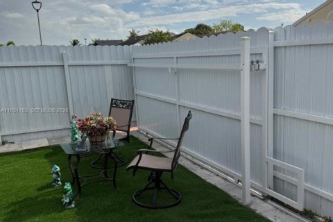 Снять в аренду виллу или дом в Пемброк-Пайнс, Флорида 2 спальни, 104.98м2, № 2006274 - фото 6