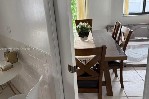 Снять в аренду виллу или дом в Пемброк-Пайнс, Флорида 2 спальни, 104.98м2, № 2006274 - фото 16