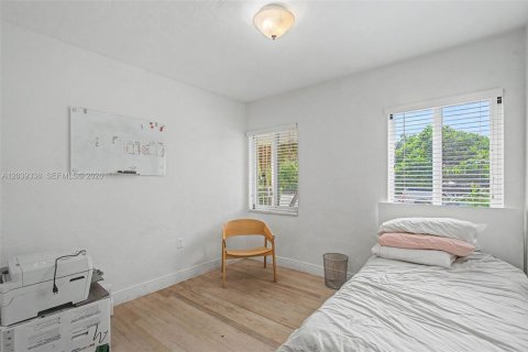 House in Coral Gables, Florida 3 bedrooms, 88.44 sq.m. № 2259914 - photo 9