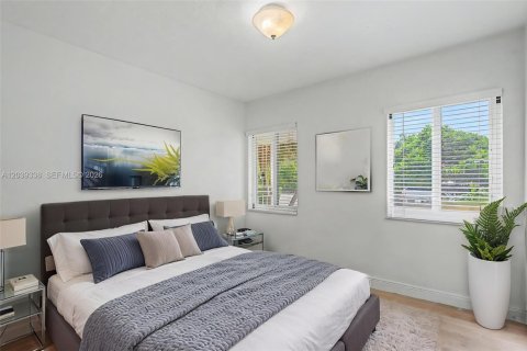 House in Coral Gables, Florida 3 bedrooms, 88.44 sq.m. № 2259914 - photo 8