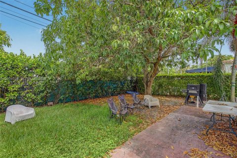 House in Coral Gables, Florida 3 bedrooms, 88.44 sq.m. № 2259914 - photo 28