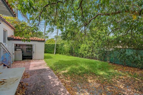 House in Coral Gables, Florida 3 bedrooms, 88.44 sq.m. № 2259914 - photo 29