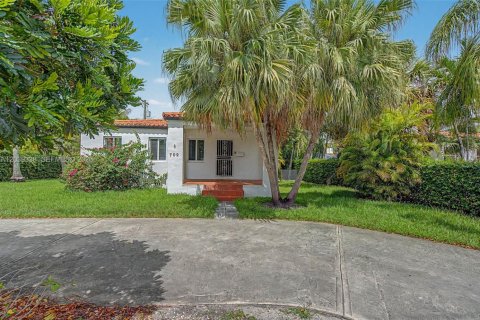 House in Coral Gables, Florida 3 bedrooms, 88.44 sq.m. № 2259914 - photo 6