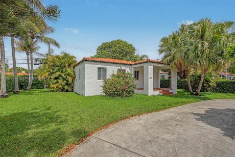 House in Coral Gables, Florida 3 bedrooms, 88.44 sq.m. № 2259914