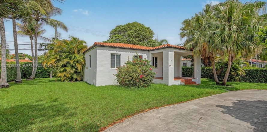 House in Coral Gables, Florida 3 bedrooms, 88.44 sq.m. № 2259914