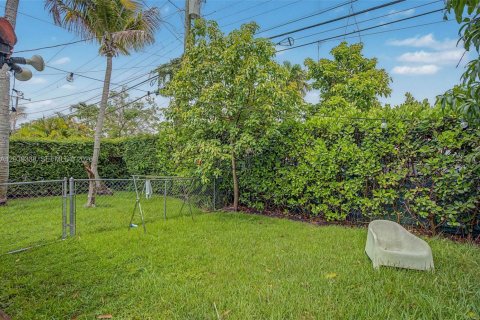 House in Coral Gables, Florida 3 bedrooms, 88.44 sq.m. № 2259914 - photo 26