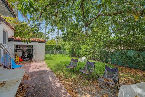 House in Coral Gables, Florida 3 bedrooms, 88.44 sq.m. № 2259914 - photo 30