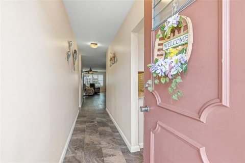 Condo in Saint Petersburg, Florida, 1 bedroom  № 2215853 - photo 3