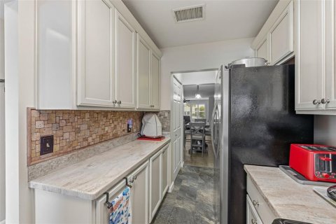 Condo in Saint Petersburg, Florida, 1 bedroom  № 2215853 - photo 8