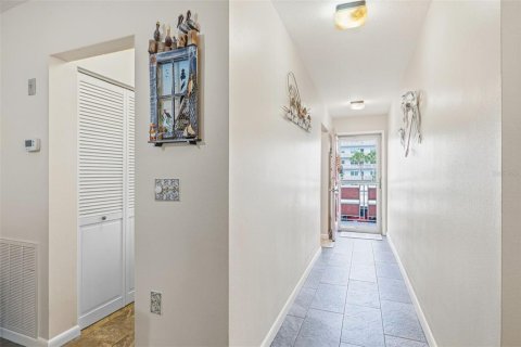 Condo in Saint Petersburg, Florida, 1 bedroom  № 2215853 - photo 4