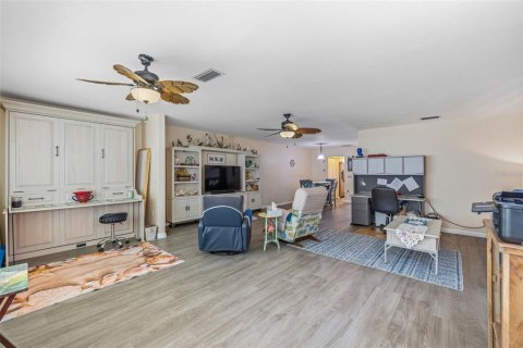 Condo in Saint Petersburg, Florida, 1 bedroom  № 2215853 - photo 16