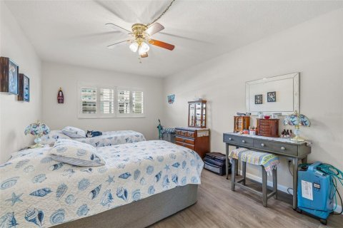 Condo in Saint Petersburg, Florida, 1 bedroom  № 2215853 - photo 19