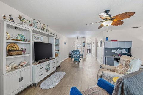 Condo in Saint Petersburg, Florida, 1 bedroom  № 2215853 - photo 14