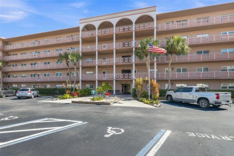 Condo in Saint Petersburg, Florida, 1 bedroom  № 2215853