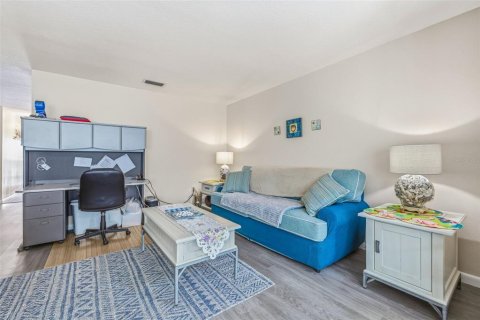 Condo in Saint Petersburg, Florida, 1 bedroom  № 2215853 - photo 17