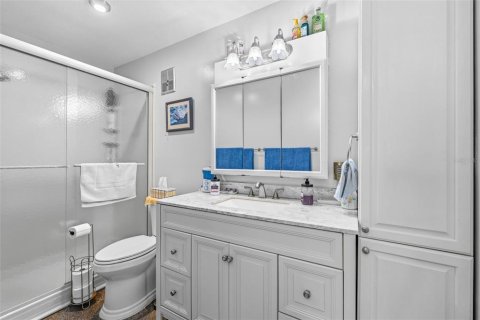 Condo in Saint Petersburg, Florida, 1 bedroom  № 2215853 - photo 22