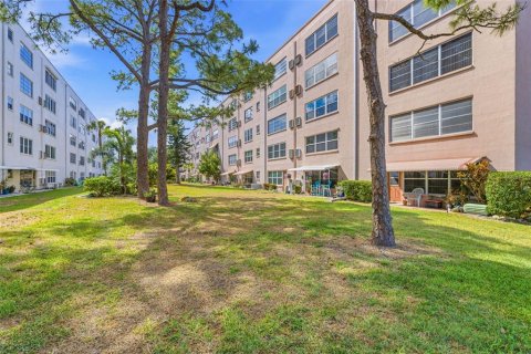 Condo in Saint Petersburg, Florida, 1 bedroom  № 2215853 - photo 30