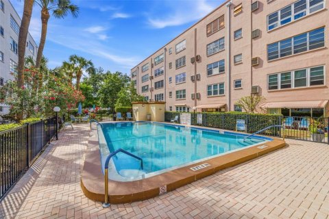 Condo in Saint Petersburg, Florida, 1 bedroom  № 2215853 - photo 27