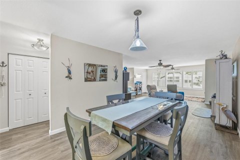 Condo in Saint Petersburg, Florida, 1 bedroom  № 2215853 - photo 9