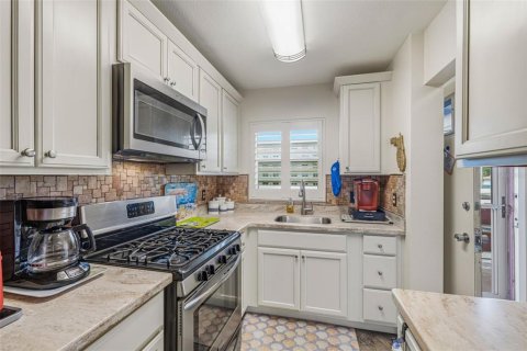 Condo in Saint Petersburg, Florida, 1 bedroom  № 2215853 - photo 7