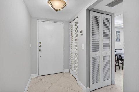 Купить кондоминиум в Бока-Ратон, Флорида 7 комнат, 120.77м2, № 2248567 - фото 7