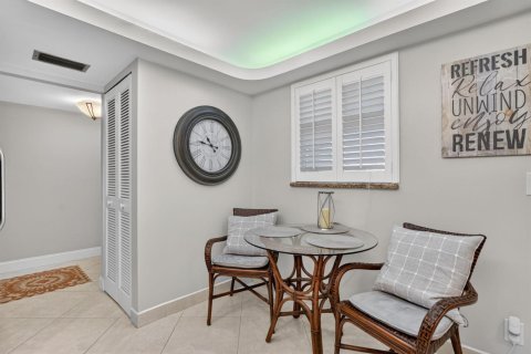Купить кондоминиум в Бока-Ратон, Флорида 7 комнат, 120.77м2, № 2248567 - фото 20